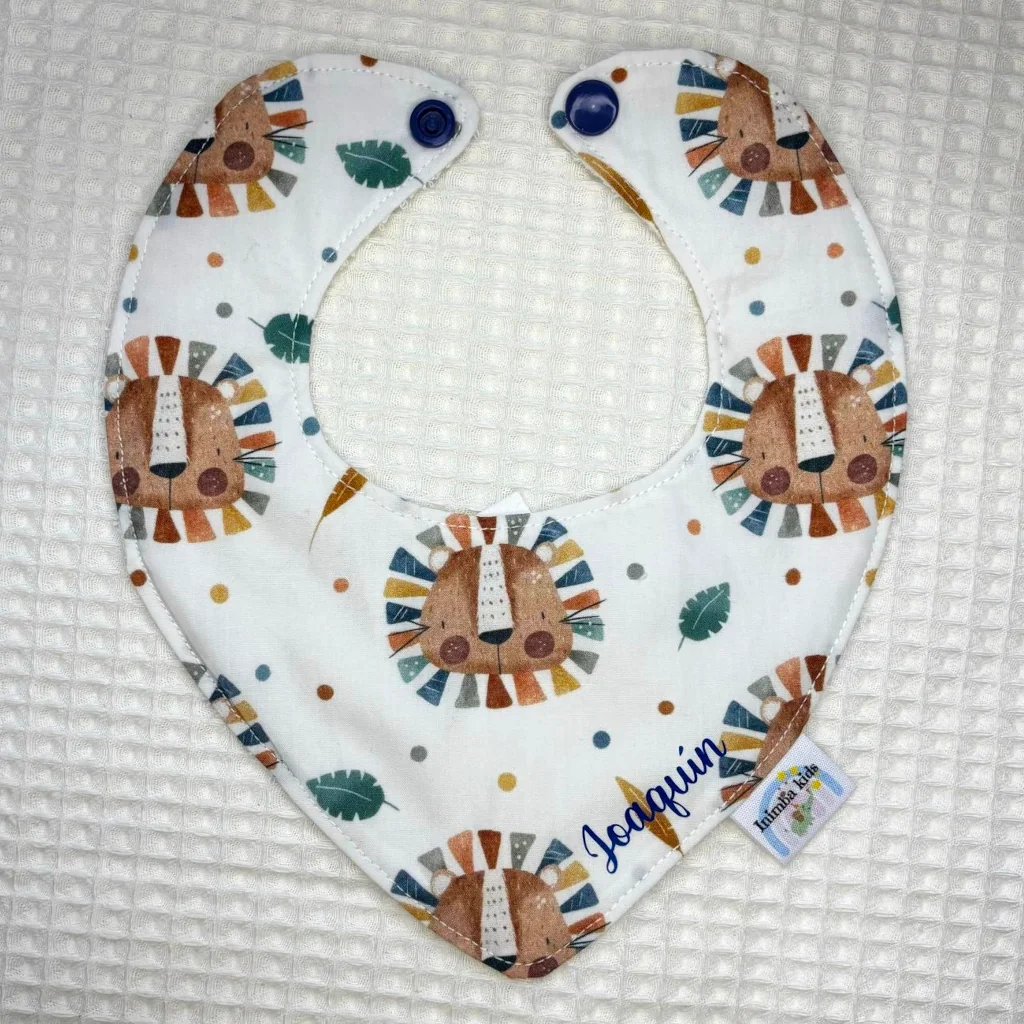 Bandana bebé artesanal hecha a mano handmade de cabezas de león