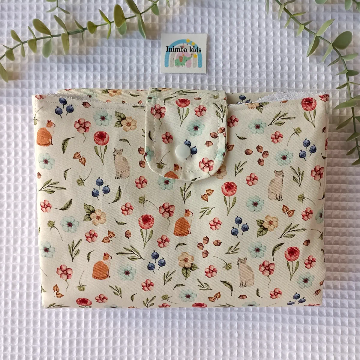 Cambiador de pañales bebé flores y gatos
