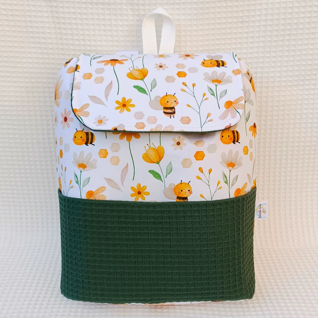 Mochila artesanal guardería hecha a mano handmade Abejas y flores