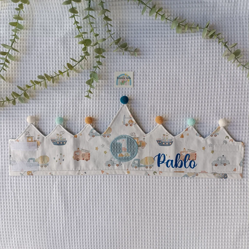 Corona cumpleaños artesanal hecho a mano handmade coches camiones vehiculos