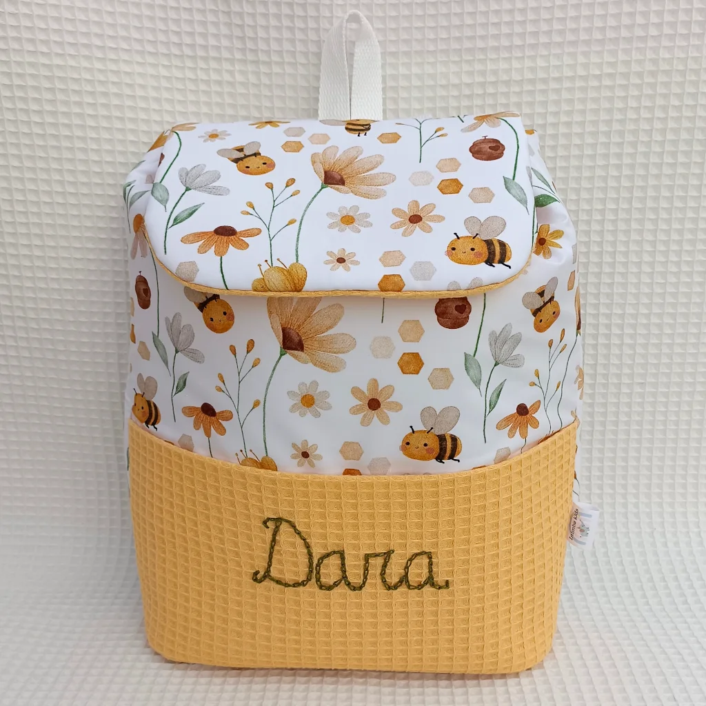 Mochila artesanal guardería hecha a mano handmade Abejitas y flores waffle amarillo Dara