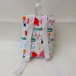 Mochila artesanal guardería hecha a mano handmade Animales de la selva detrás