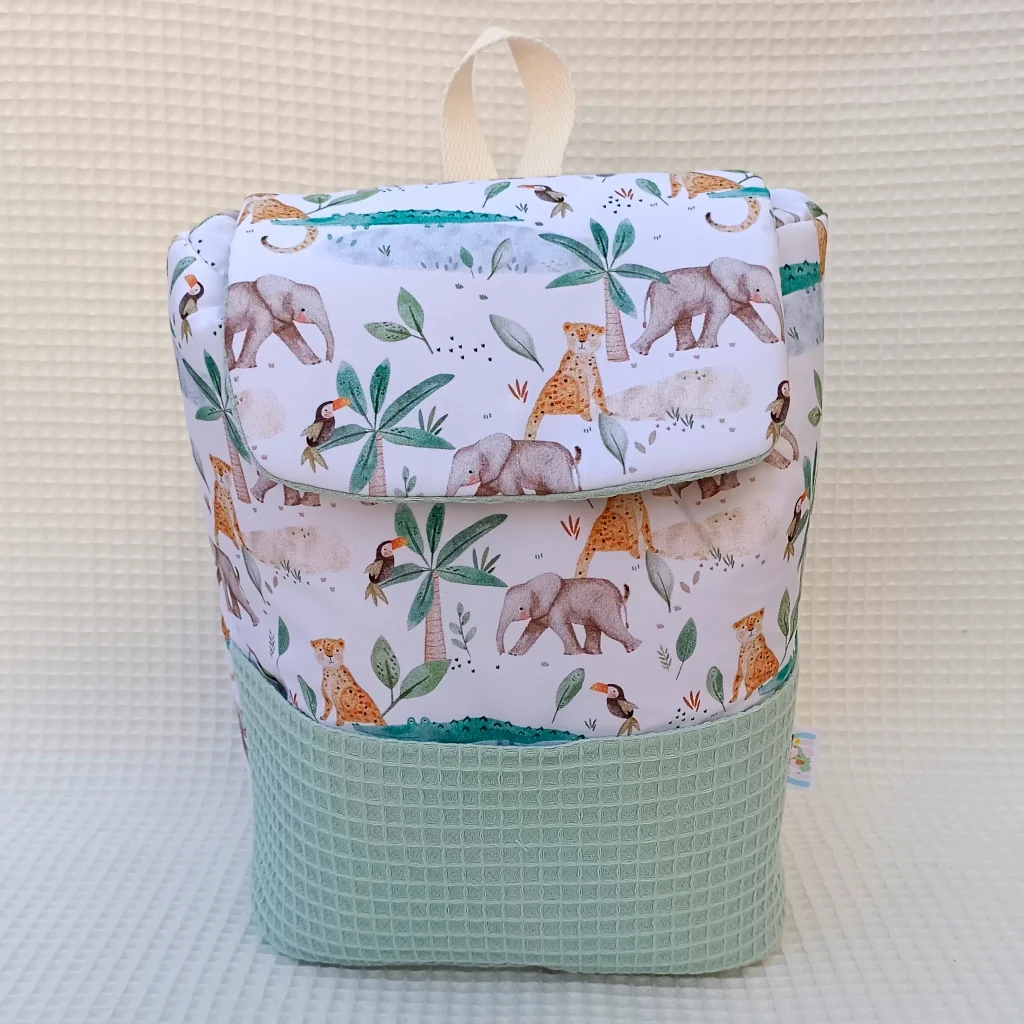 Mochila artesanal guardería hecha a mano handmade Elefantes y cocodrilos diseño 1