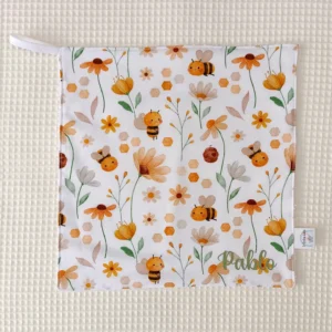 toalla bebe artesanale hecha a mano personalizada handmade abejas y flores absorbente