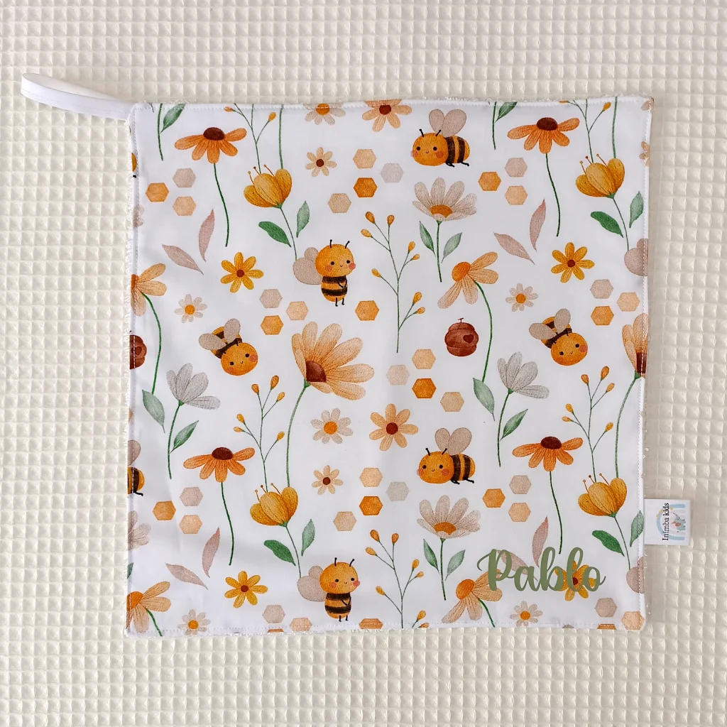toalla bebe artesanale hecha a mano personalizada handmade abejas y flores absorbente